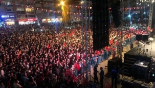 Alaşehir'de 30 Ağustos kutlamalarında alanda boş yer kalmadı