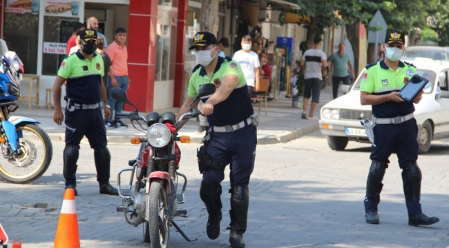 Aranan iki araç denetimde yakalandı