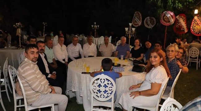 CHP'liler başkanı mutlu gününde yalnız bırakmadılar