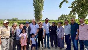 CHP'liler fiyat bekleyen üzüm üreticileriyle buluştu