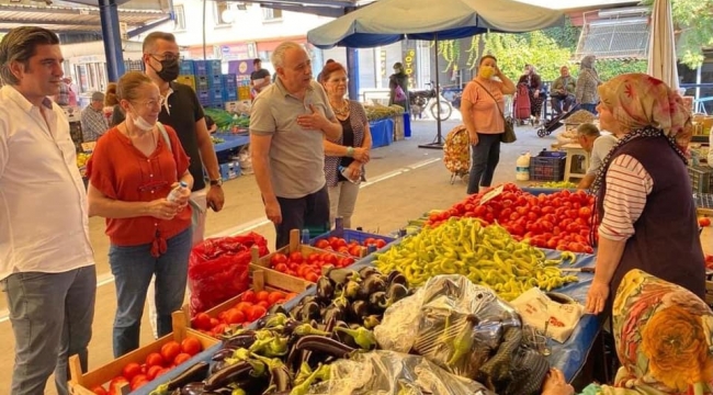 CHP'liler pazar esnafını ziyaret etti