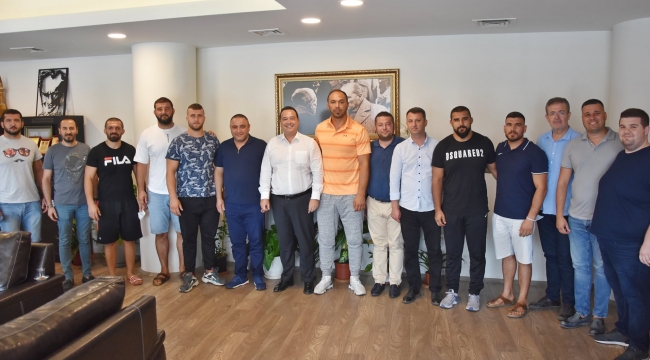 Kırkpınar başpehlivanı Ali Gürbüz başkan Dululu'yu ziyaret etti