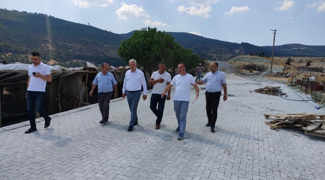 Şatırlar, parke taş yola kavuştu