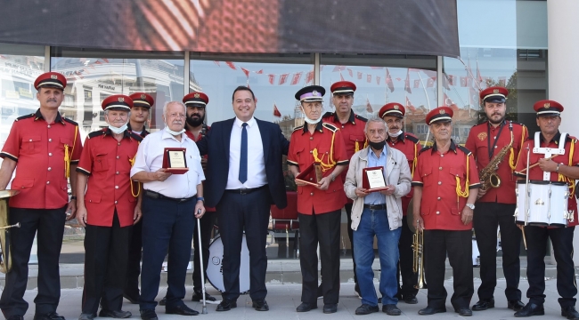 Akhisar bandosunun çınarları emekli oldular