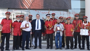 Akhisar bandosunun çınarları emekli oldular