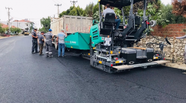 Akhisar'da asfalt serme makinesi (Finişer) işbaşında