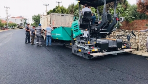 Akhisar'da asfalt serme makinesi (Finişer) işbaşında