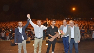 Akhisar'da müzik ziyafeti sürüyor