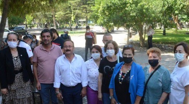 Akhisarlı muhtarlar aşure dağıttı