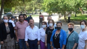 Akhisarlı muhtarlar aşure dağıttı