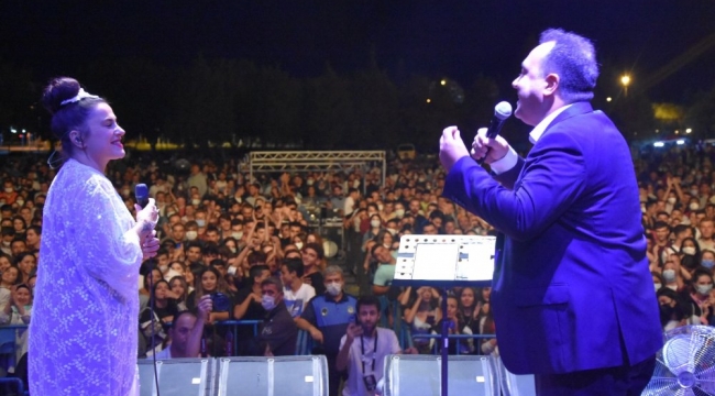 Akhisarlılar müziğe doydu