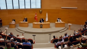 Belediye meclis üyeleri Atatürk'e hakaret edenleri kınandı