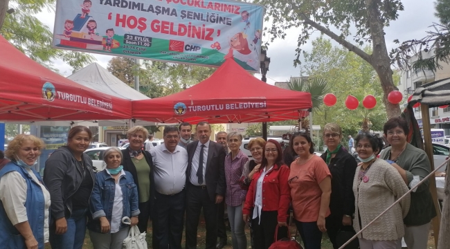 CHP'li kadınlar yoksul çocuklar için kermes düzenledi