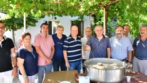 CHP'liler esnafların aşure hayrına katıldı