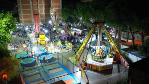 Çocuklar lunaparkta coştu