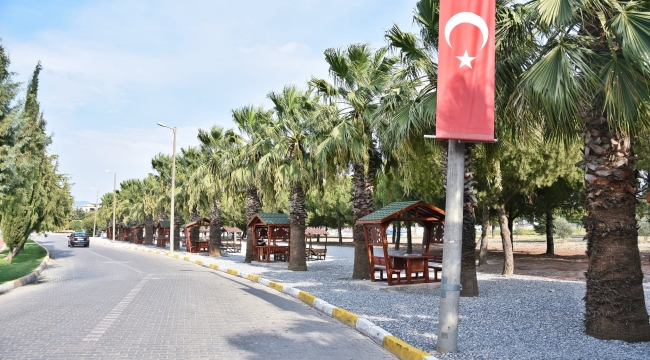 Gölet alanına güneş enerjisiyle çalışan oturma bankları kondu