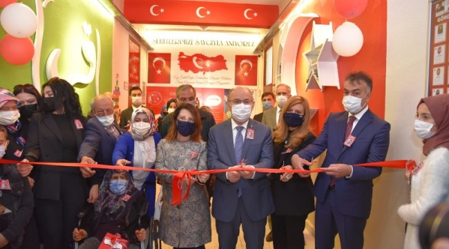 Gördes'te şehit jandarma er Ergin kütüphanesi açıldı