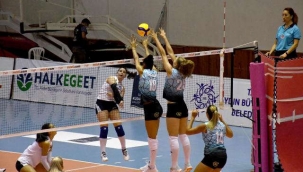 Kuşadası'nda'Kadınlar voleybol balkan şampiyonası'