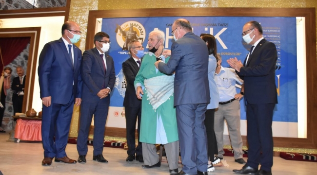 Manisa'da yıl yılın ahisi Nevzat Karaoğlanlar seçildi