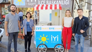 Salihli İYİ partiden renkli üye standı 