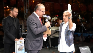 Turgutlu'da sanatçılar adına fidanlar yangın alanlarına dikildi