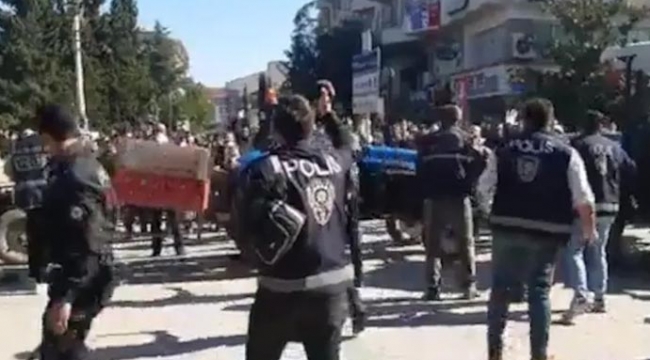 Vezirköprü'de halk, AKP'li belediyeyi taşladı 