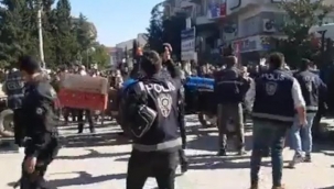 Vezirköprü'de halk, AKP'li belediyeyi taşladı 