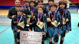 Akhisar Belediyesi folklorcuları yıldızlarda birinci oldu