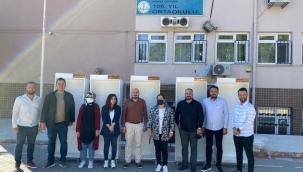 Akhisar'da işadamlarından okullara kütüphane yardımı