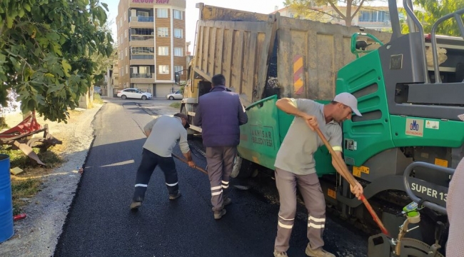 Akhisar'da yollar asfaltlanıyor