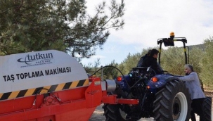 Akhisar Ziraat Odası'nın arazide taş toplama makinası hizmete alındı 