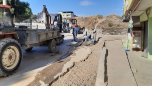 Alaşehir'de belediye mahallelerin eksiklerini tamamlıyor