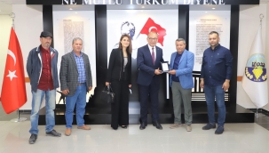 Başkan Akın'a plaket