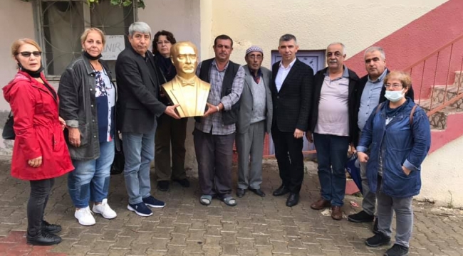 CHP'den muhtarlığa anlamlı hediye