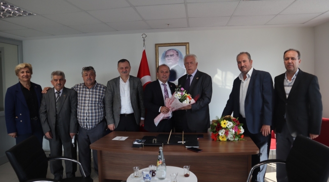 CHP'liler muhtarlar gününü kutladı