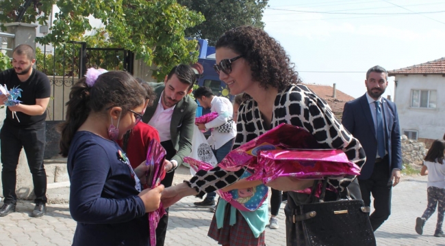 İYİ Parti'den örnek proje 63 köyde öğrencilere kırtasiye seti 