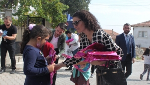 İYİ Parti'den örnek proje 63 köyde öğrencilere kırtasiye seti 