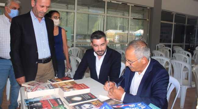 İyi partili Akan, Manisalıları kitap okumaya çağırdı
