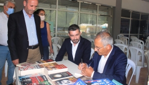 İyi partili Akan, Manisalıları kitap okumaya çağırdı