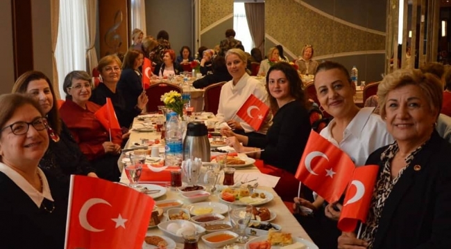 Kadınlar Türk kadınlar konseyi kahvaltısında buluştu