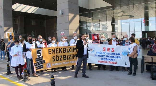 Manisa'da doktorların 'sağlık 5 dakikaya sığdırılamaz' protestosu