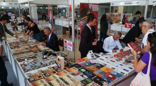 Manisa'da kitap fuarı açıldı
