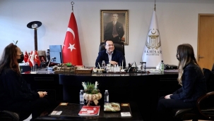 Öğrenciler başkan Dutlulu'yu terlettiler