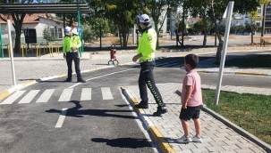 Öğrencilere uygulamalı trafik uygulaması