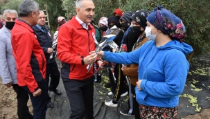 Öztürk kadınların çiftçiler günü kutladı