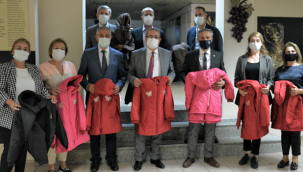 Salihli TSO'da yoksul öğrencilere 1000 adet mont yardımı