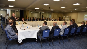 Vali muhtarlardan çalışmaları hakkında bilgi aldı