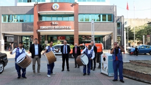 Vatandaşlar davul-zurna ile güreşlere davet edildi