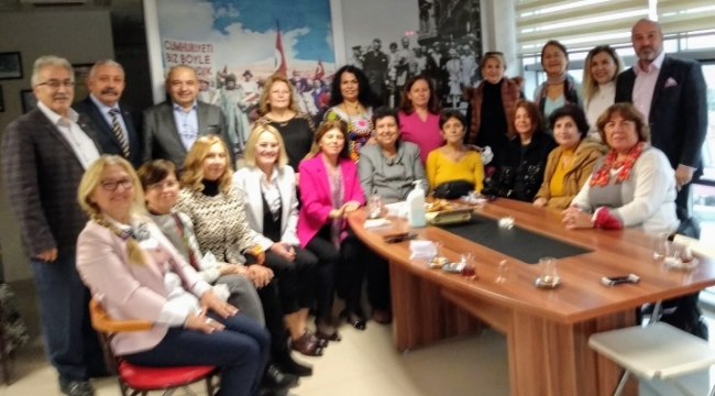 29 Ekim kadınları derneği genel başkanı Sarıhan Manisa'da
