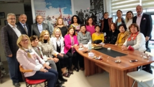 29 Ekim kadınları derneği genel başkanı Sarıhan Manisa'da